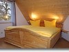 Schlafzimmer mit Doppelbett (Wasserbett)